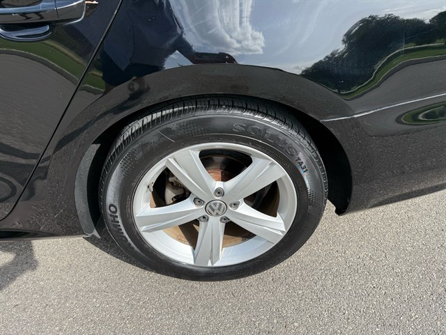 Black Uni 2015 Volkswagen Passat Sedan Front-Wheel Drive 6-Speed Automatic