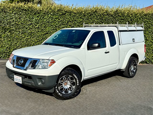 Glacier White 2016 Nissan Frontier Pickup Truck 4X2 5-Speed Automatic